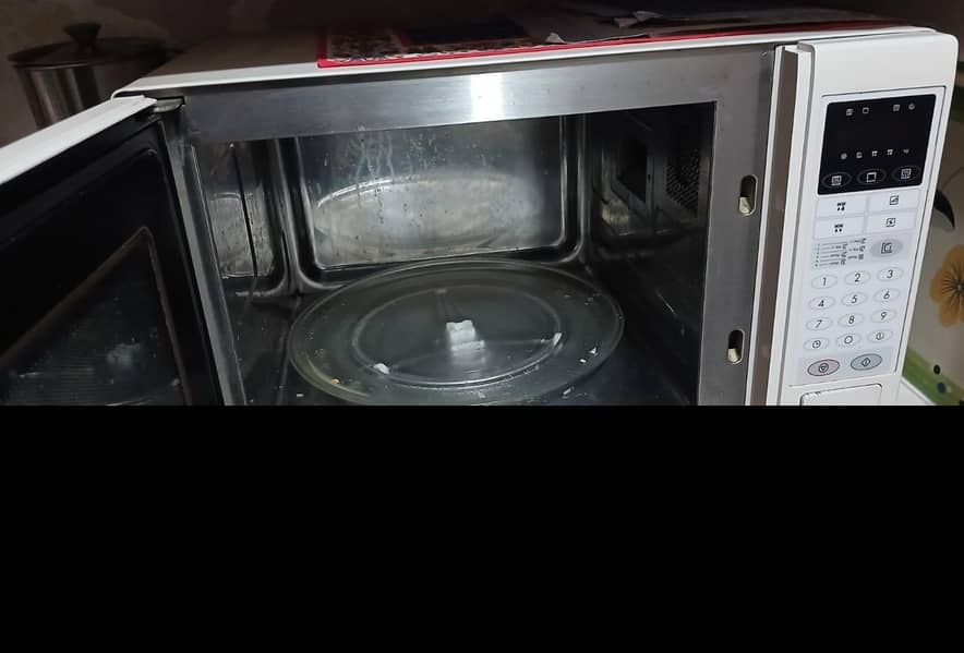 Daewoo Microwave/Grill 2