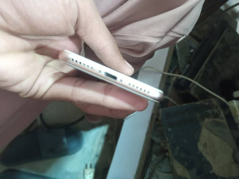 Apple iPhone 8 1