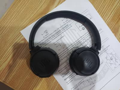 JBL 520BT headphones