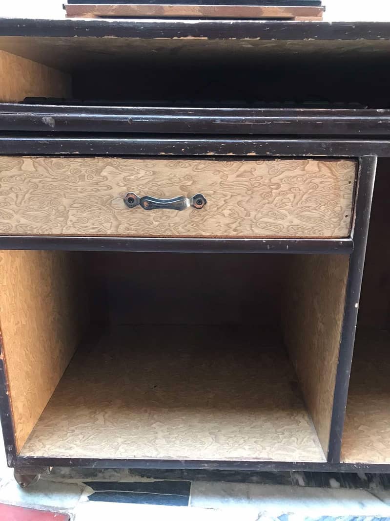 Computer table 0