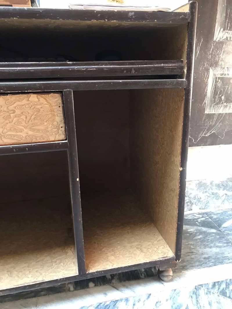 Computer table 4