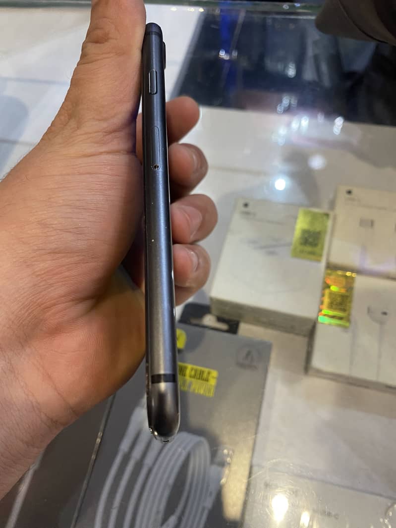 Apple iPhone 8 3