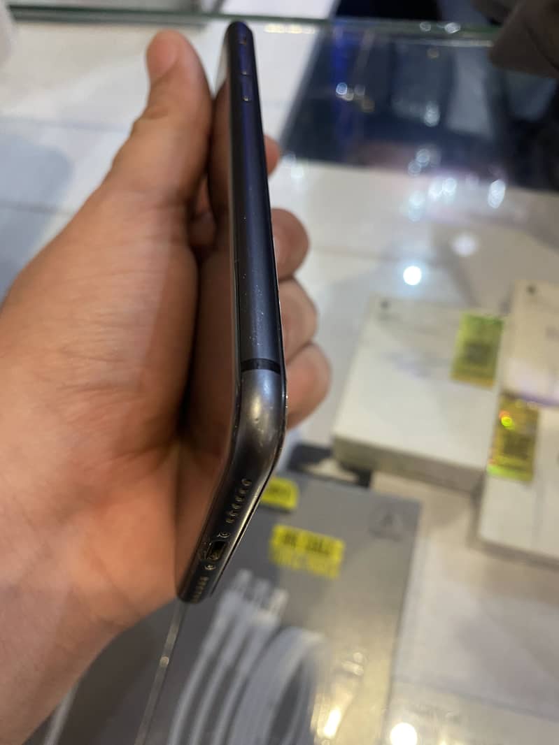 Apple iPhone 8 5