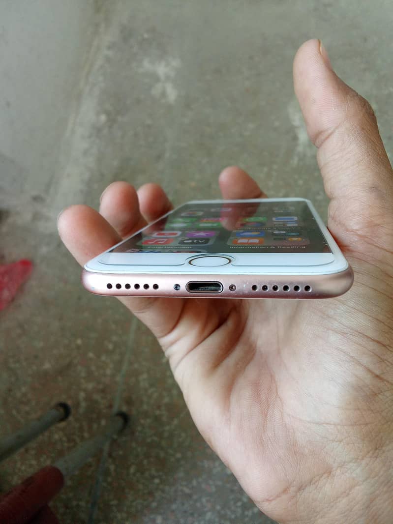 Apple iPhone 8 4