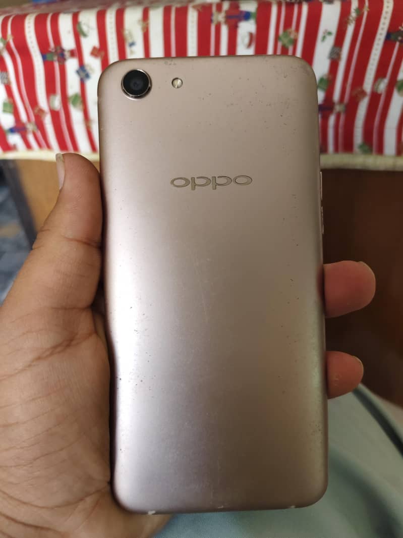 OPPO A83 0