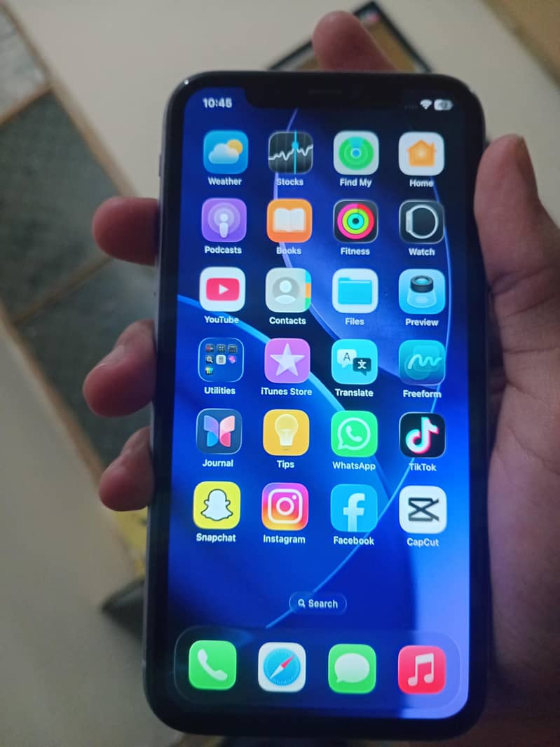 Apple iPhone 11 4