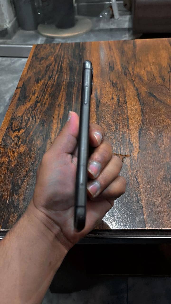 Apple iPhone 11 3