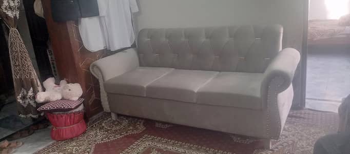 5 seater sofa set creem colour good condition