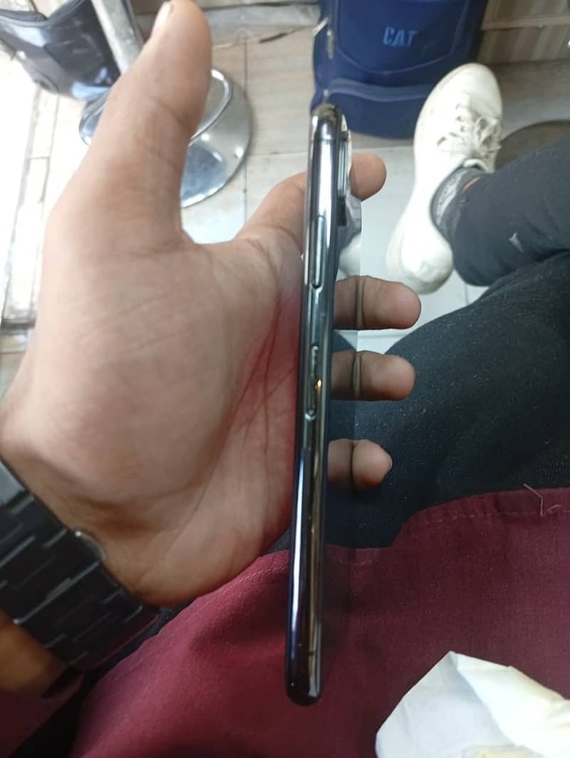 Apple iPhone X 3