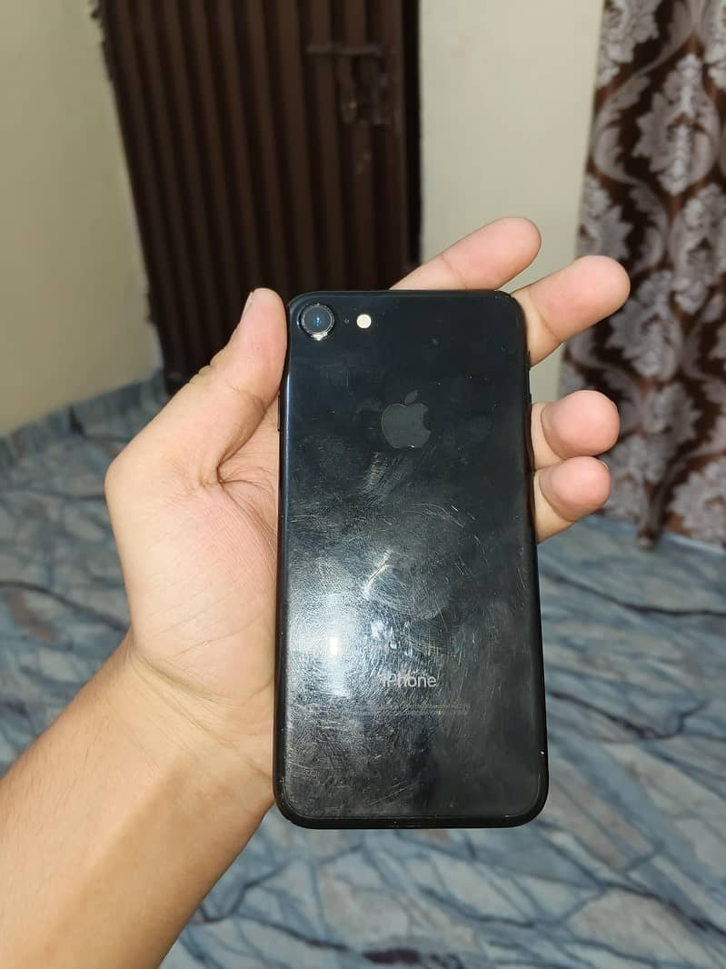 Apple iPhone 7 0