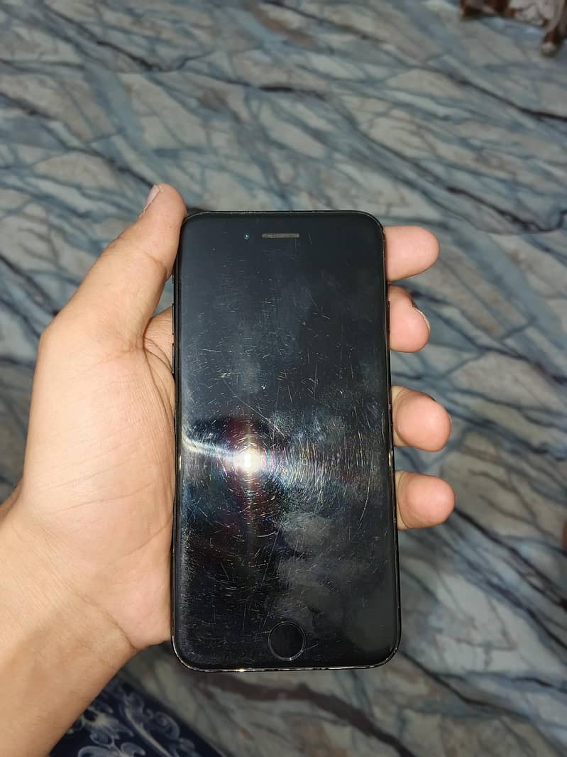 Apple iPhone 7 2