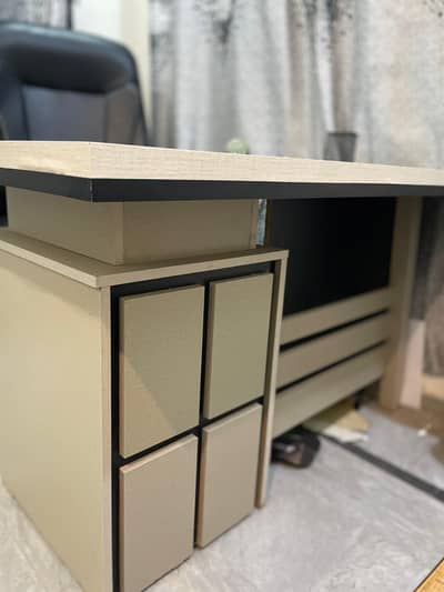 Premium Quality Office Table / Wooden Computer Desk for Sale