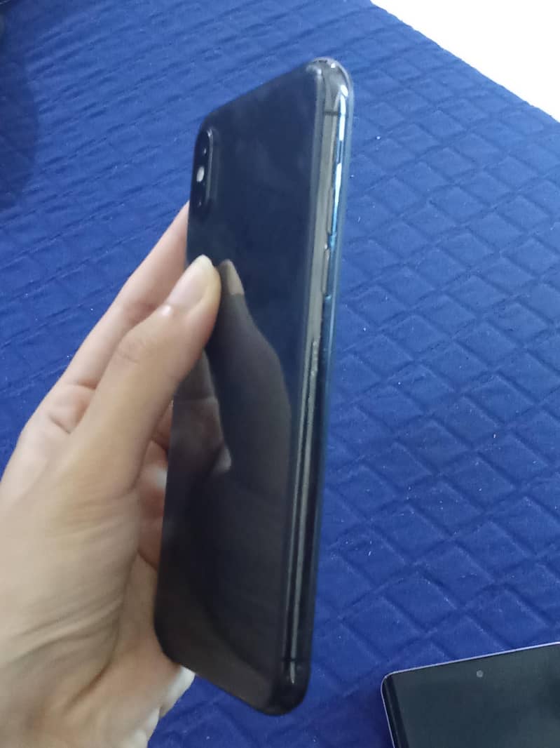 Apple iPhone X 3