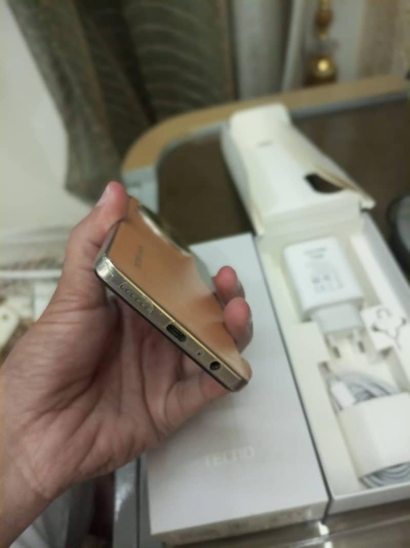 Tecno CAMON 30 0