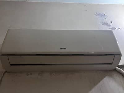 Gree Lomo Semi Inverter AC