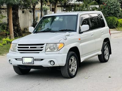 Mitsubishi Pajero 2001 model Islamabad Reg Total Original car for sale