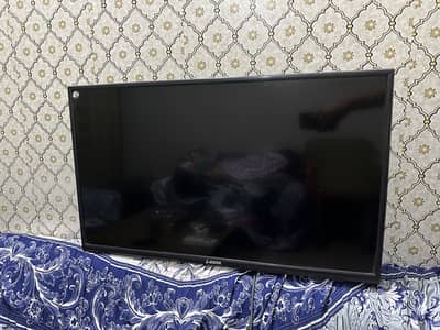 izone 32" LCD