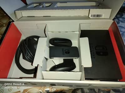 Nintendo switch v2 -9/10 condition+2 boxes+Extra controller-chakwal