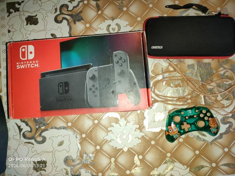 Nintendo switch v2 -9/10 condition+2 boxes+Extra controller-chakwal 3