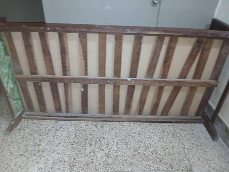 single bed.   (kiker) 1