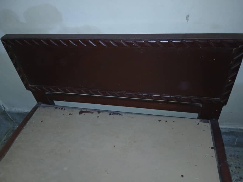 single bed.   (kiker) 2