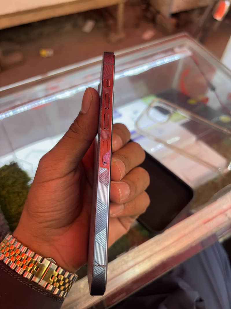 Apple iPhone 13 Pro Max 1