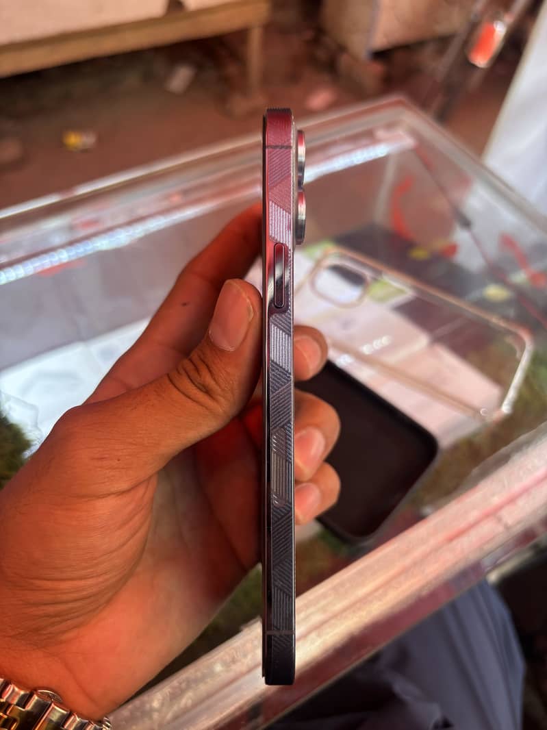 Apple iPhone 13 Pro Max 4