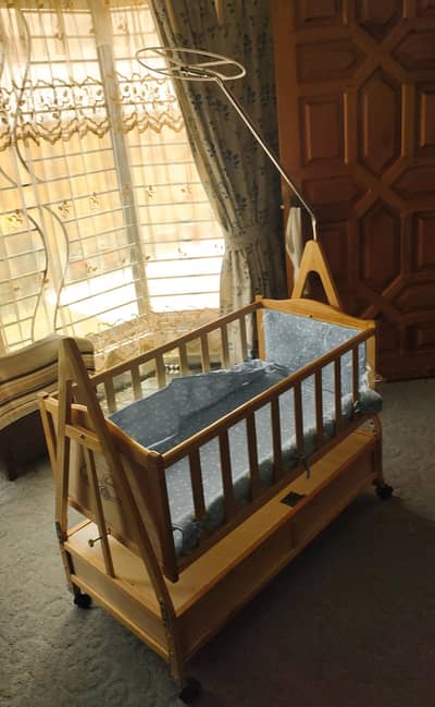 Premium quality Baby cot with drawers and original net with stand .