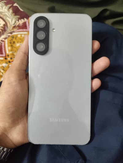 Samsung a17 8/256 gb