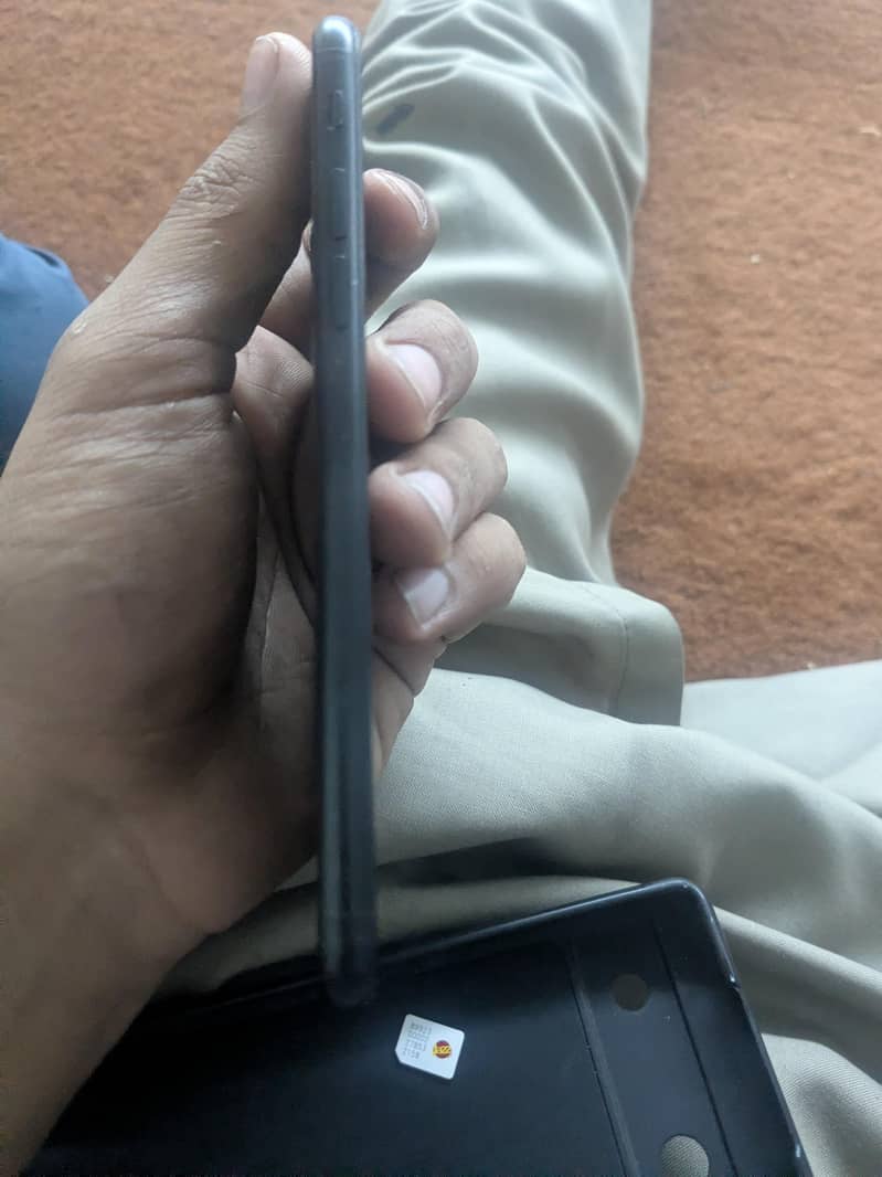 Apple iPhone 7 3
