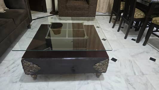 center table with two lamps