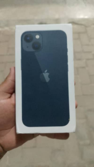 Apple iPhone 13