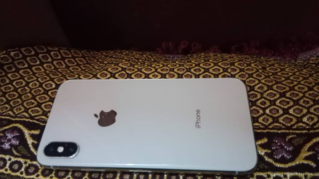 Apple iPhone X 4
