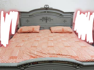 king size bed with side tables