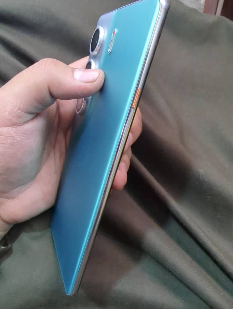 Tecno CAMON 40 Pro 1