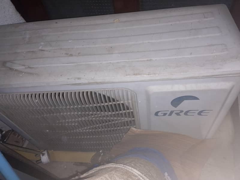 old split ac Gree 1