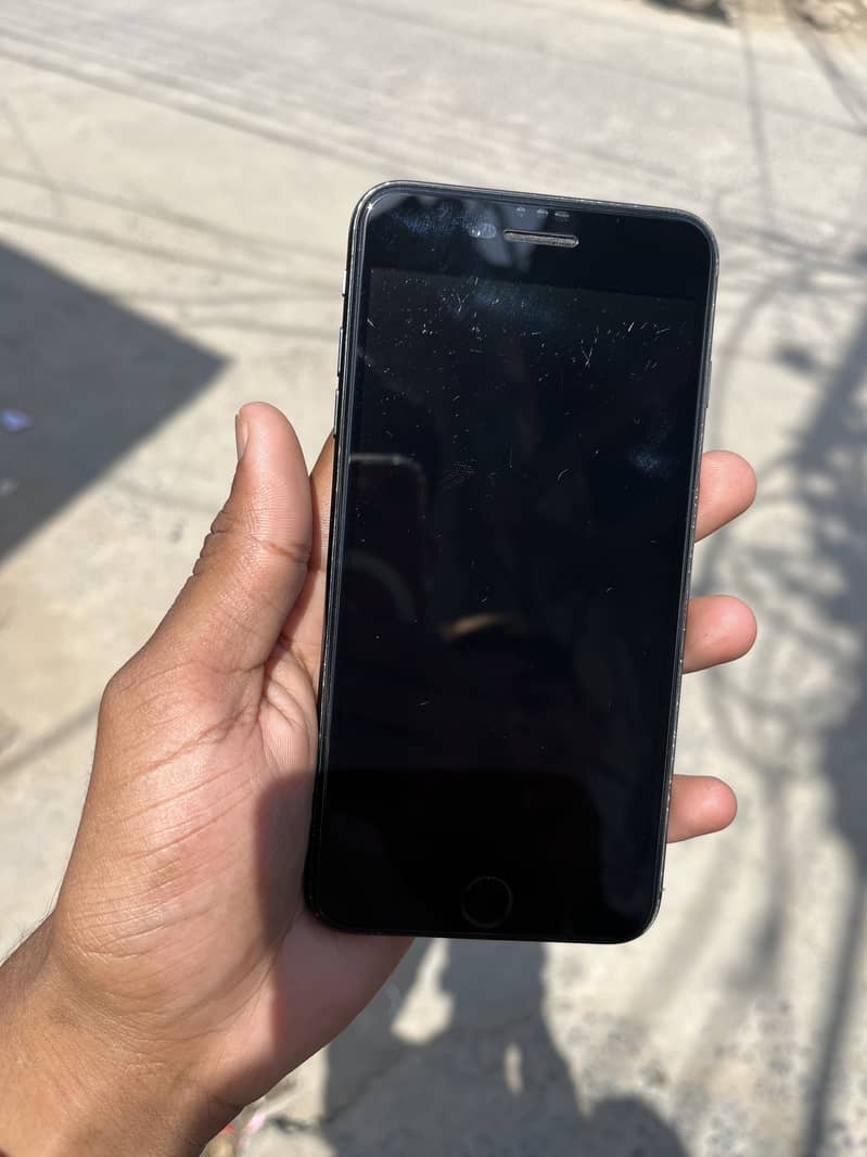 Apple iPhone 7 Plus 1