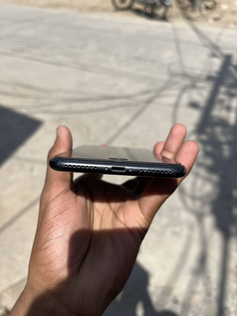 Apple iPhone 7 Plus 4