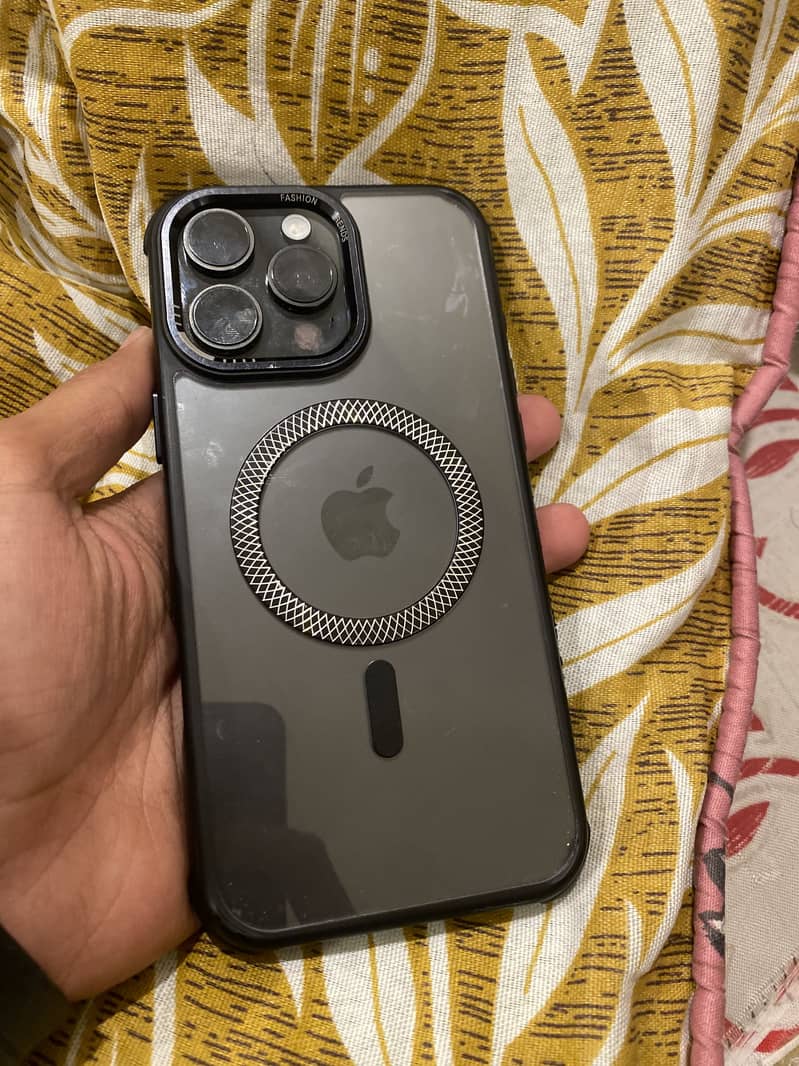 iPhone 16 pro max 1