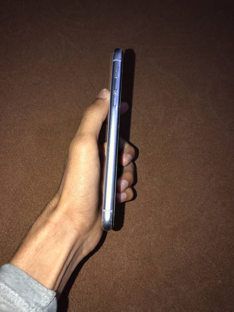 Apple iPhone 11 3