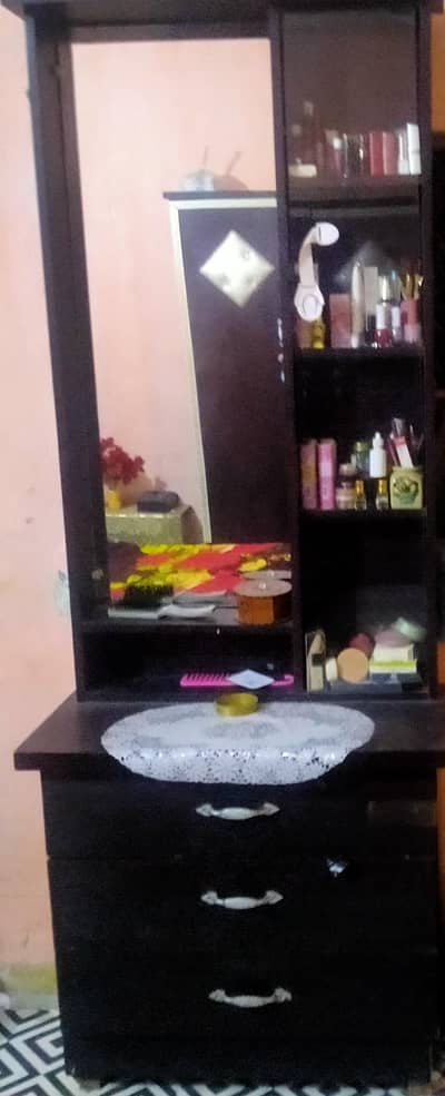 Acha ha bus dressing ka door kholna ma masla ha who bhi bus ak ma