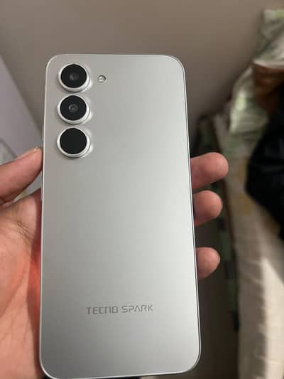 Tecno spark 40 pro