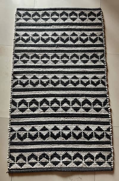 Handwoven Wool Kilim Style Rug – Excellent Condition