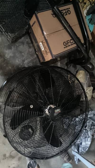 GFC Bracket Fan 24 Inch - Brand New 10/10 Condition (Black)