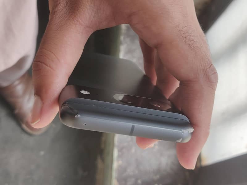 Google Pixel 8 4