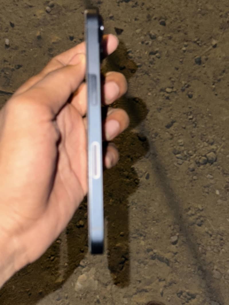 iPhone 13 3