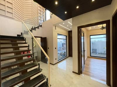 Beautiful 10 Marla Family House for Rent