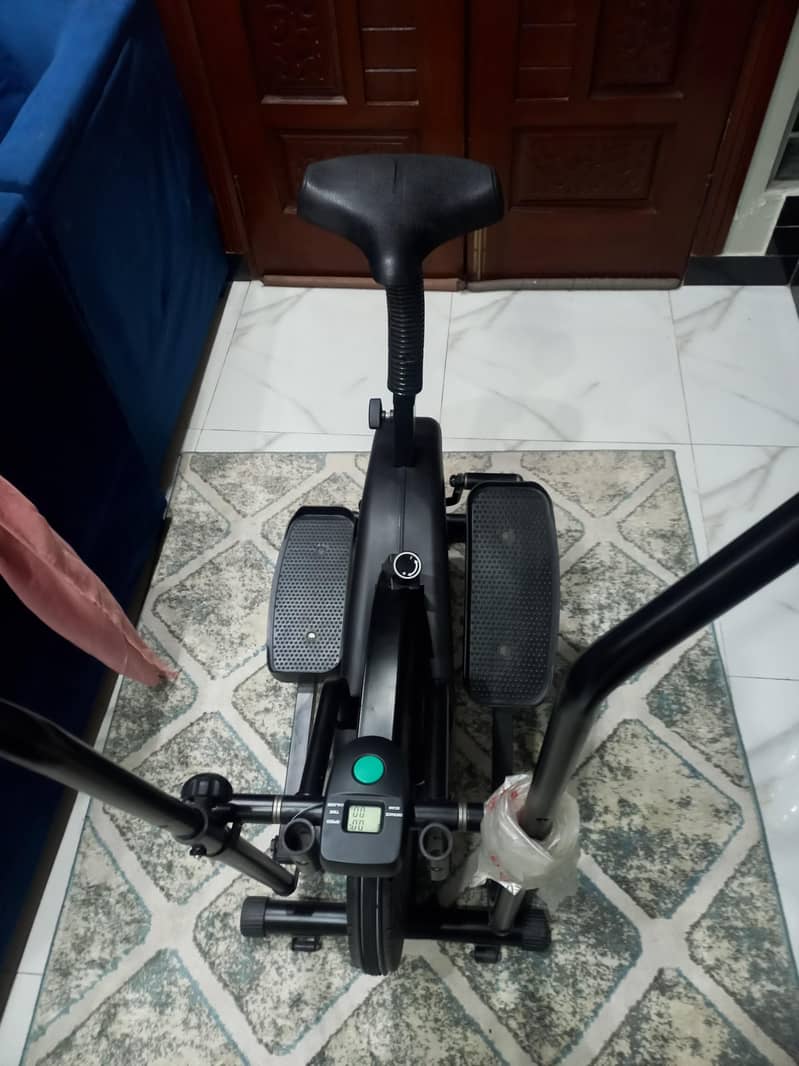Elliptical Cross Trainer Exercise Machine 1