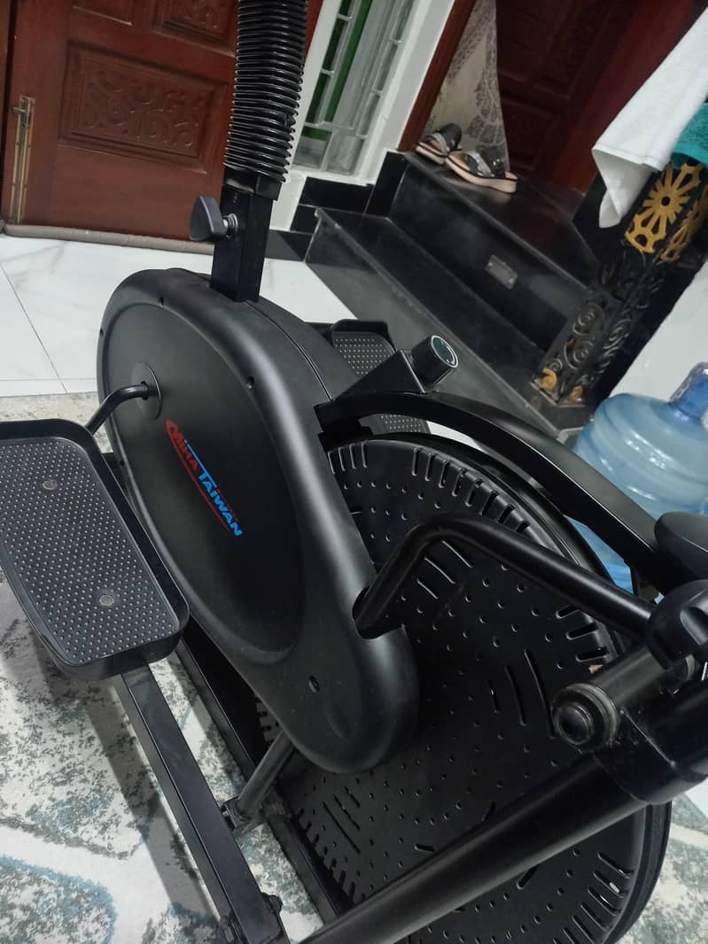 Elliptical Cross Trainer Exercise Machine 2