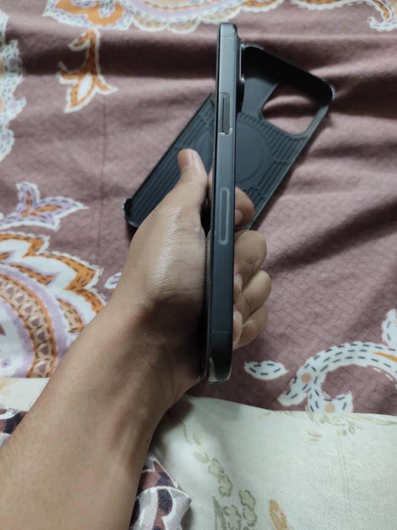 iPhone 15 Pro Max 0